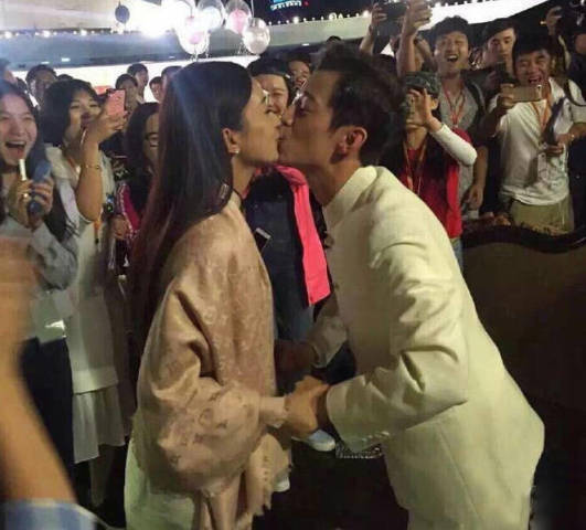 <em>赵丽颖何炅</em>当街激吻!盘点大尺度综艺节目_订阅