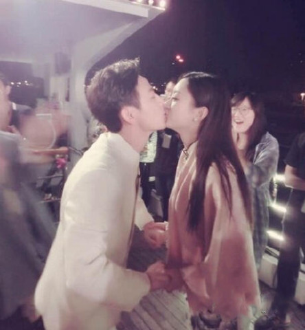 赵<em>丽颖何炅</em>当街<em>激吻</em>!盘点大尺度综艺节目_订阅