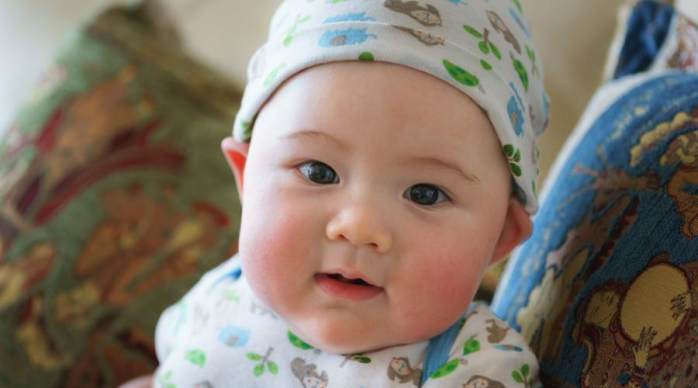 宝宝长牙可能会出现这几种症状,家长不要过于