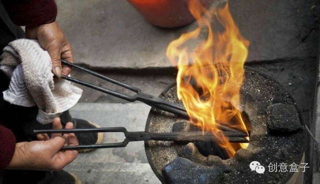 你敢回农村<em>烫头发</em>吗?我都惊呆了!_订阅_腾讯网