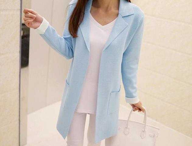 别致风情的<em>中长针织开衫</em>外套,比风衣外套还美