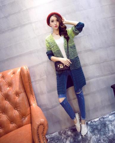 别致风情的<em>中长针织开衫</em>外套,比风衣外套还美