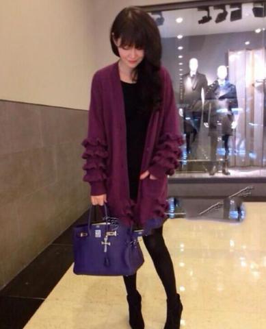 别致风情的<em>中长针织开衫</em>外套,比风衣外套还美