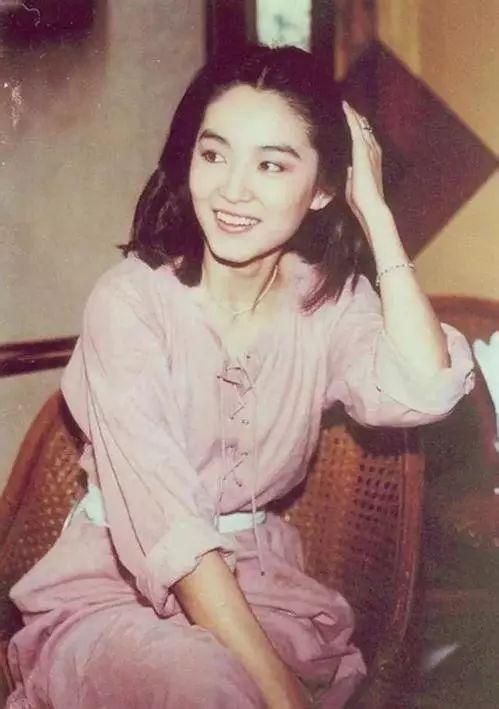 没离婚？林青霞老公前妻吐露：每次见面一家人都很开心