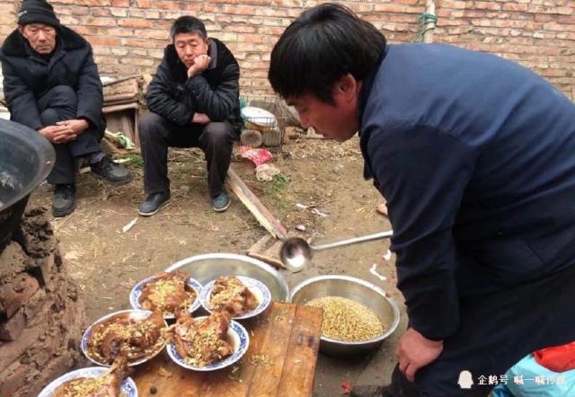 在丰县农村结婚的大席是这样的,看着就想吃