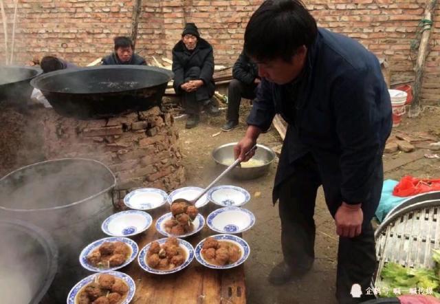 在丰县农村结婚的大席是这样的,看着就想吃