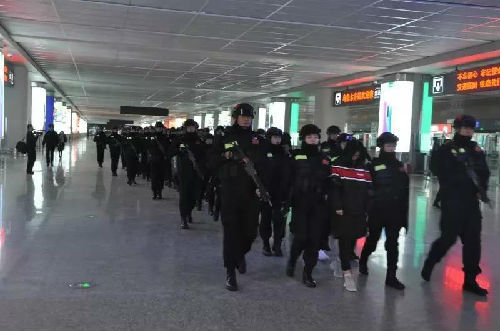 新疆警察招聘_公告 月薪五千 新疆这里招聘警察
