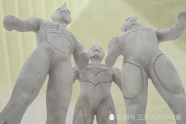 迪迦旁的石像身份知道了,一座是戴拿,第二座是即将上映的奥特曼