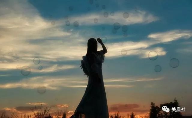 梦幻唯美的蕾丝长裙,可爱的泡泡女孩!