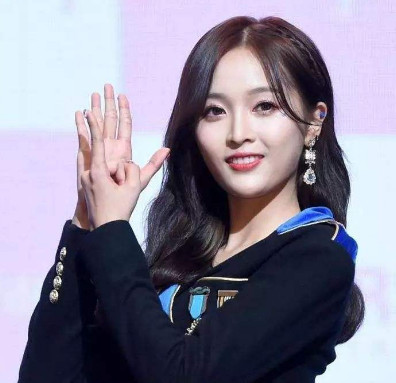 火箭少女参加团综分组,孟美岐组年纪最小,杨超