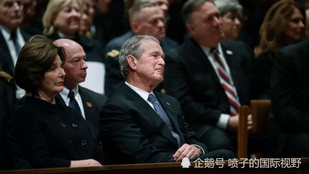 小布什在父亲葬礼发表悼词:爸爸可以去和妈妈