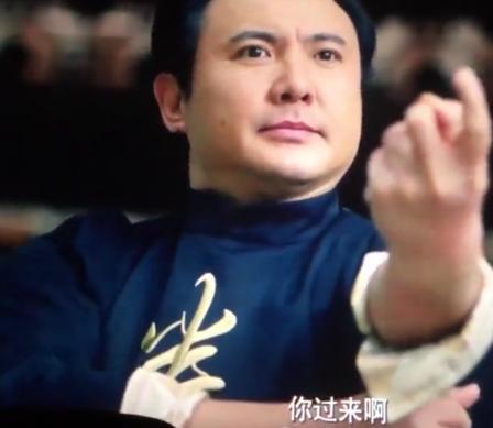 网友:你过来啊!你靠近一点啊!