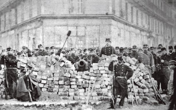 那一年巴黎人民上街:建立巴黎公社,最早将炮兵