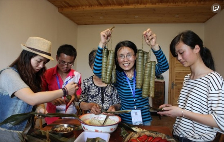 表面风光无限的旅游体验师,虽月收入高达6万,