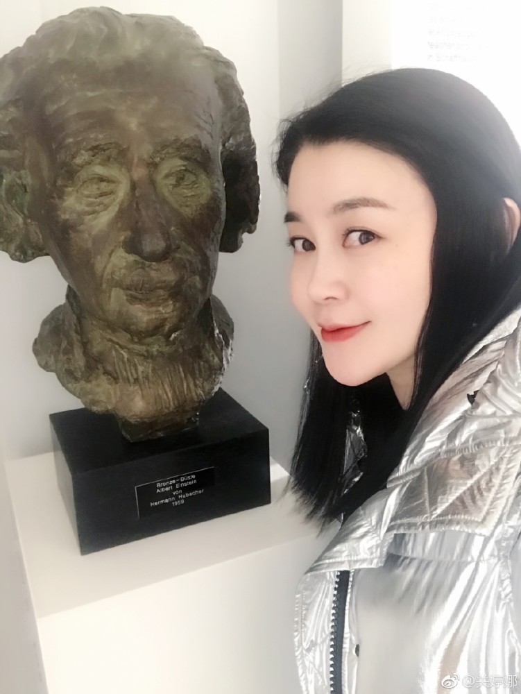 关婷娜国外旅游清新动人 与《乡村爱情》杨晓燕判若两人