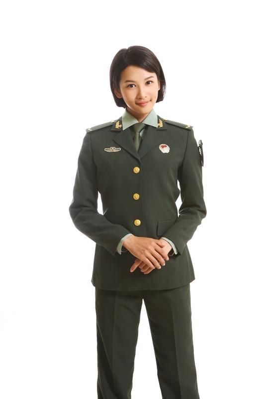 她是《麻辣女兵》中其貌不扬的林木子,如今25岁演技与美貌并存