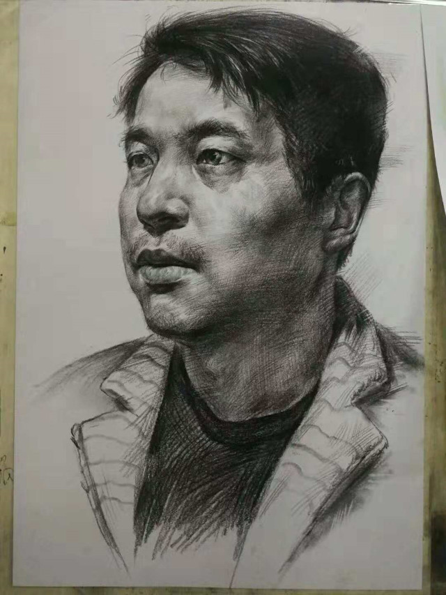 美术生与复读生画了同1幅画,网友:姜还是老的