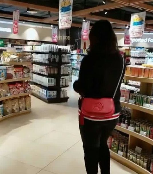 姑娘们基本上天天嚷嚷着要减肥,觉得瘦才是漂亮的唯一标准,但刷抖音却