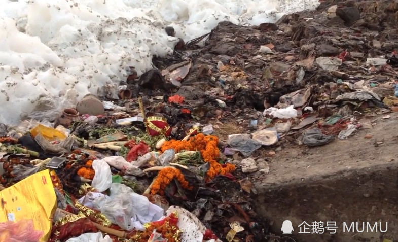 世界上污染最严重的河流,为什么河水成褐色全都是垃圾