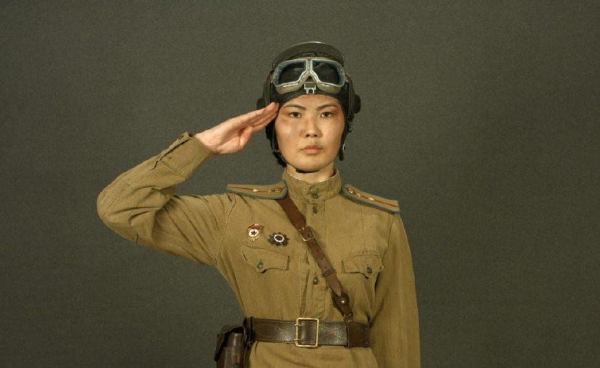 以女军人形象,哈萨克斯坦展现历史各时期的军服