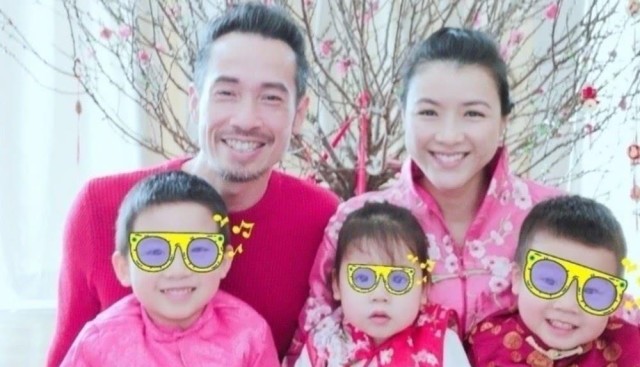 香港演员陈豪为儿庆生,一家五口同框,三个孩子一个比一个俊俏