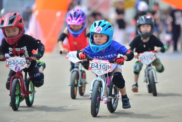 儿童平衡车超级杯总决赛落地 全配绿地城诠释