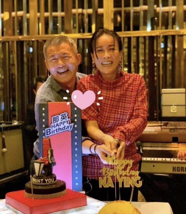 那英朋友圈曝光,也于11月27日与丈夫共同庆祝生日照片.