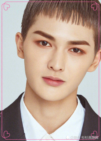 小仙男朱正廷再次因发型喜提热搜,网友:扫一