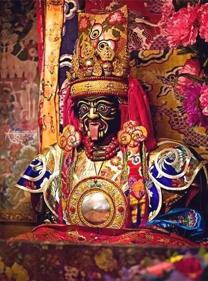 她就是我们以前节目中介绍过的:西藏著名的财神寺扎基寺的财神天母