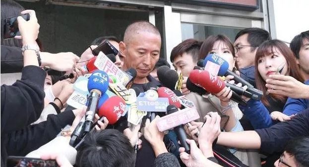 有口碑的导演，不是迷失在钱堆里，就是跌倒在女人身上