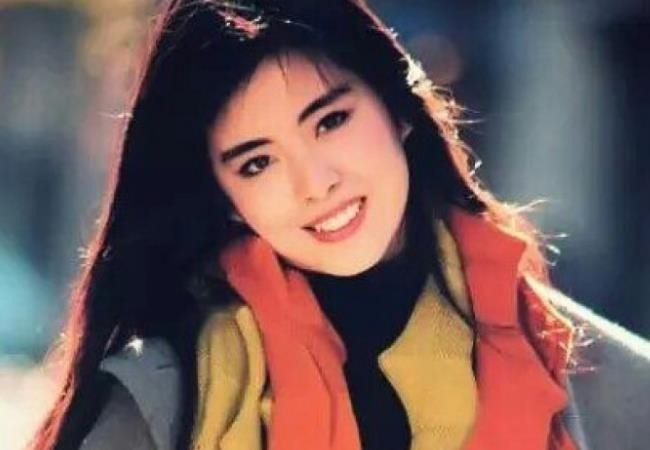王祖贤隐居加拿大，无收入来源，知情人士透露：正在社区学校上学