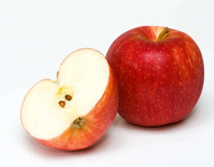 宝宝吃苹果泥有讲究,生吃VS蒸熟,区别原来这么