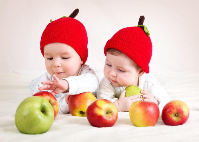 宝宝吃苹果泥有讲究,生吃VS蒸熟,区别原来这么