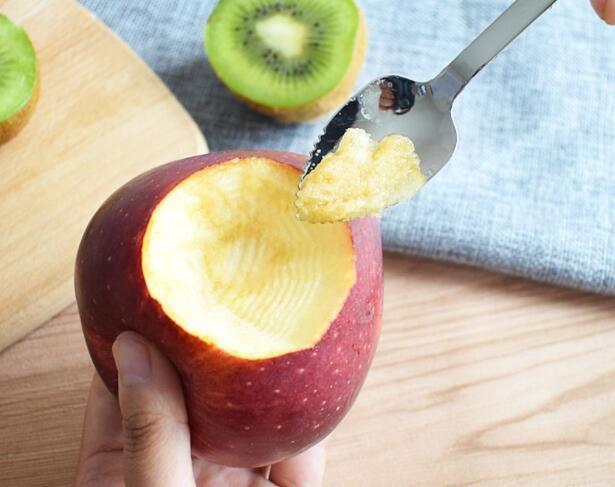 宝宝吃苹果泥有讲究,生吃VS蒸熟,区别原来这么