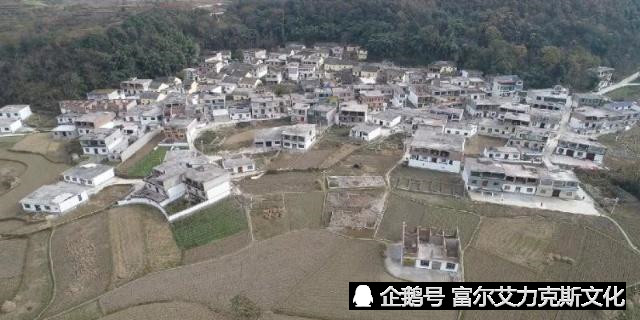 六枝特区:群山环绕新木岗 村落庭院容颜靓