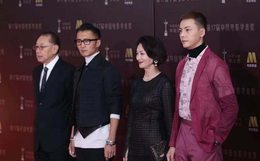 华表奖红毯秀，陈伟霆比谢霆锋长得高，陈晓略臃肿，王源眼神忧郁