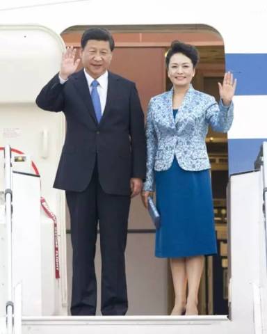 恩爱最高境界:<em>我的</em>领带是你<em>裙子</em>的颜色 虐遍全