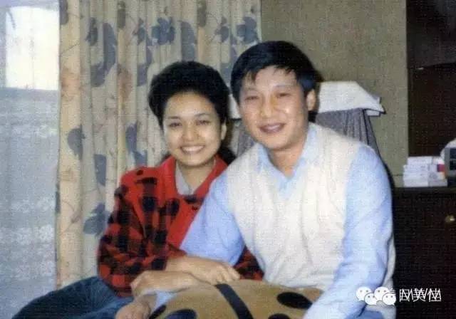 恩爱最高境界:<em>我的</em>领带是你<em>裙子</em>的颜色 虐遍全