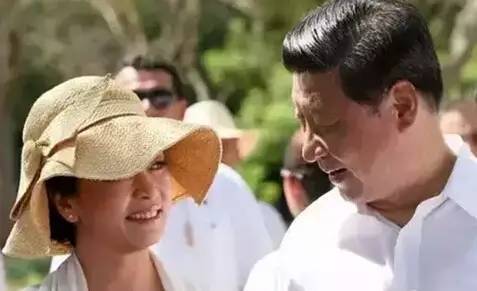 恩爱最高境界:<em>我的</em>领带是你<em>裙子</em>的颜色 虐遍全