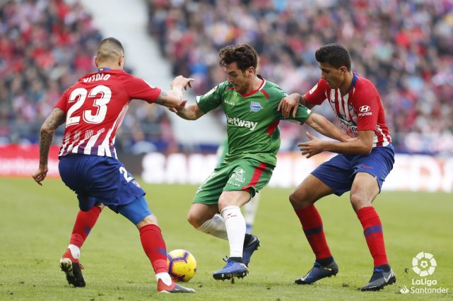 神作!西甲小球会前锋连续颠球致敬维茨格 球迷