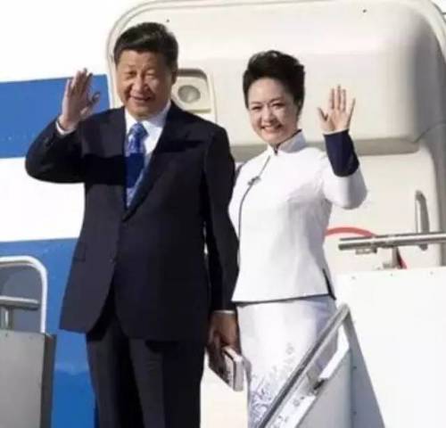 恩爱最高境界:<em>我的</em>领带是你<em>裙子</em>的颜色 虐遍全