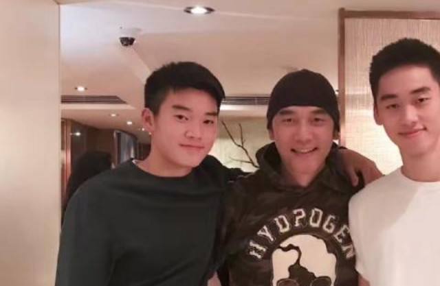 变形计：他是最阳光的主人公，父亲是歌手，网友：又是来镀金的