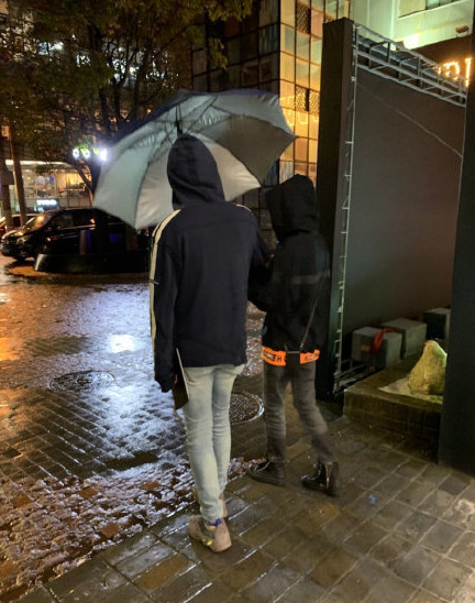 网曝郑爽张恒民政局领证？女方母亲出面回应：假的
