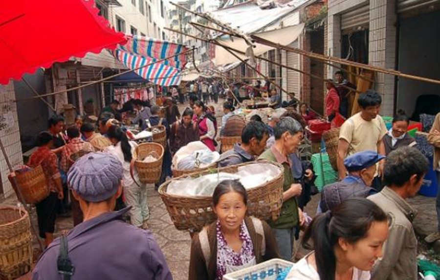 老照片:10年前的四川农村赶集景象,满满的家乡味道