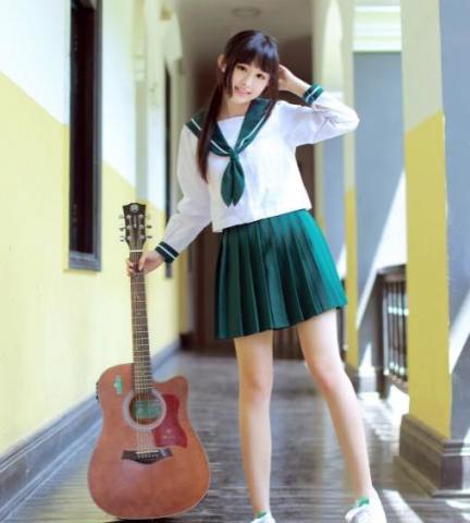青春校服上衣搭配小美女,清新养眼时尚潮流,图4弹吉他