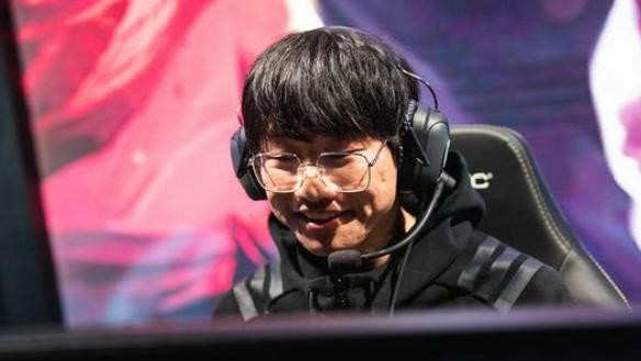 lol:如命惜鞋宁王,娃娃10万一双鞋说买就买,打野位对生活就像抓售价图片