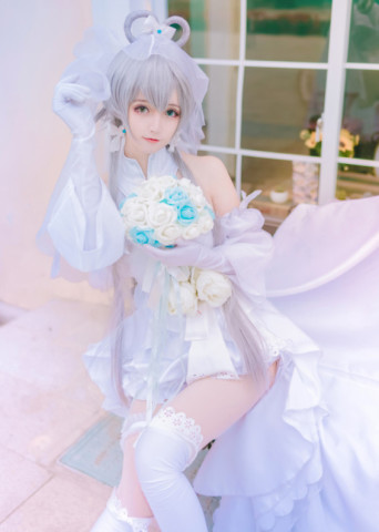 cos:洛天依"纯白花嫁",还原度堪比手办,谁家的快抱走!