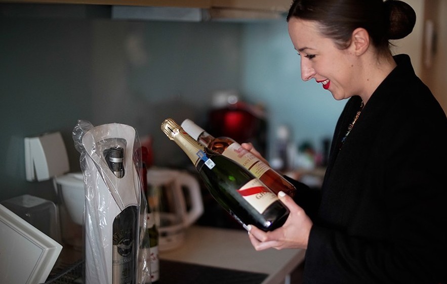 俄罗斯人那么爱喝酒,为什么不喝中国白酒?网友