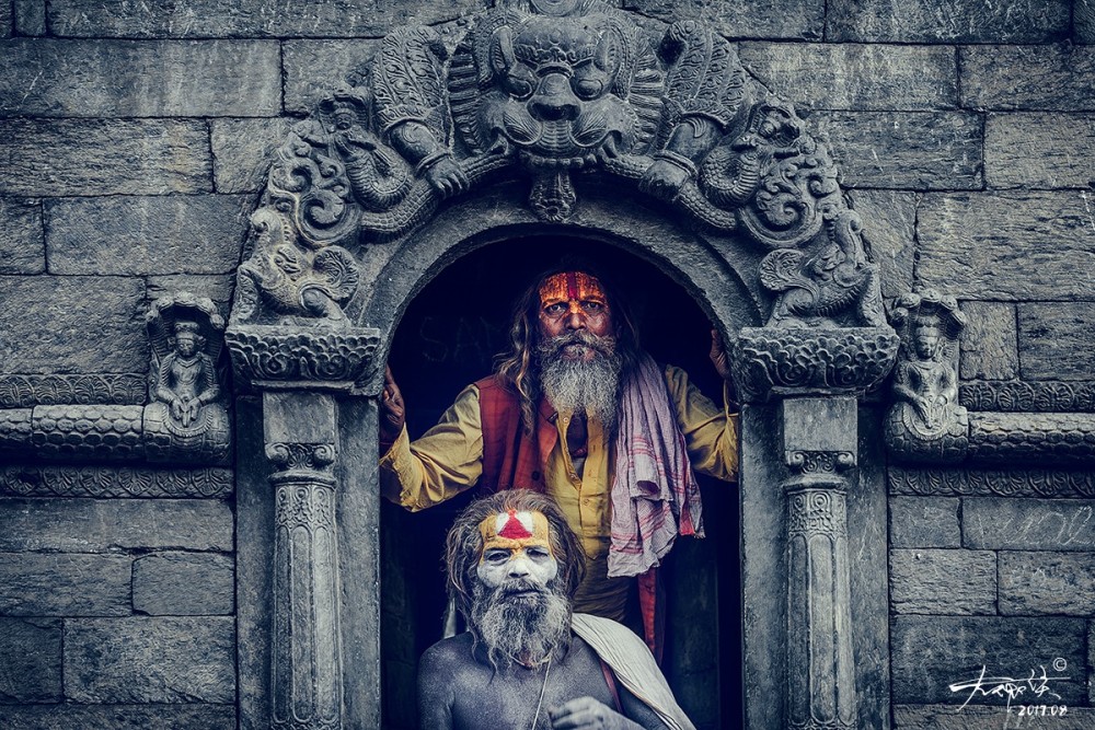烧尸庙旁的圣者:揭秘尼泊尔苦行僧的极限挑战，有人60年没出屋