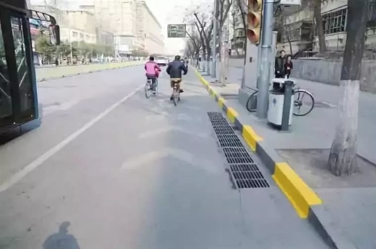 路边停车怕罚款?车管所:这三种情况,一分都不